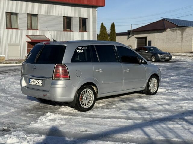 Серый Опель Зафира, объемом двигателя 2 л и пробегом 330 тыс. км за 2500 $, фото 2 на Automoto.ua