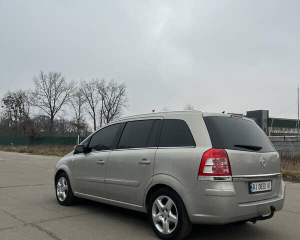 Серый Опель Зафира, объемом двигателя 1.7 л и пробегом 232 тыс. км за 6600 $, фото 3 на Automoto.ua