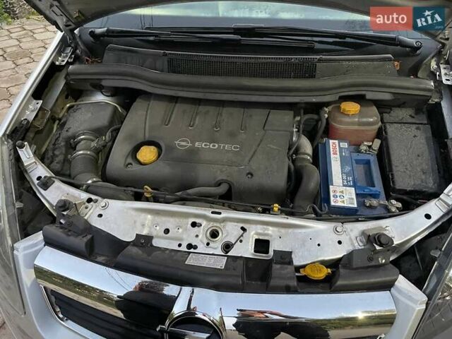 Серый Опель Зафира, объемом двигателя 1.9 л и пробегом 265 тыс. км за 7300 $, фото 10 на Automoto.ua