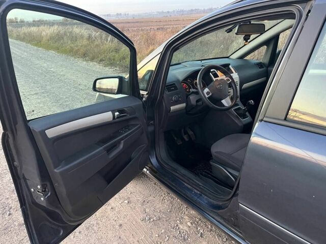 Серый Опель Зафира, объемом двигателя 1.9 л и пробегом 281 тыс. км за 2800 $, фото 7 на Automoto.ua