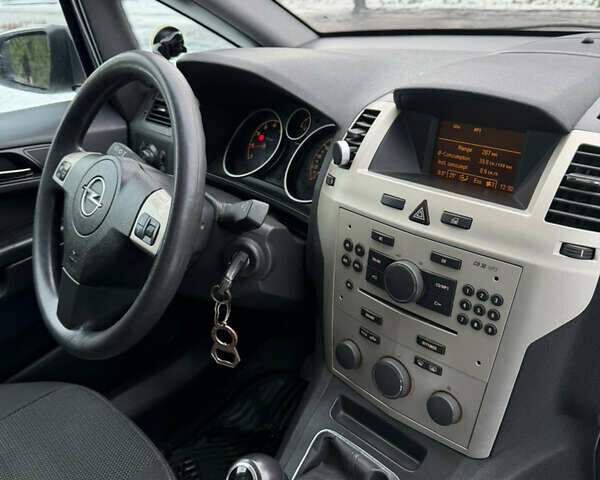 Серый Опель Зафира, объемом двигателя 1.8 л и пробегом 218 тыс. км за 5000 $, фото 18 на Automoto.ua