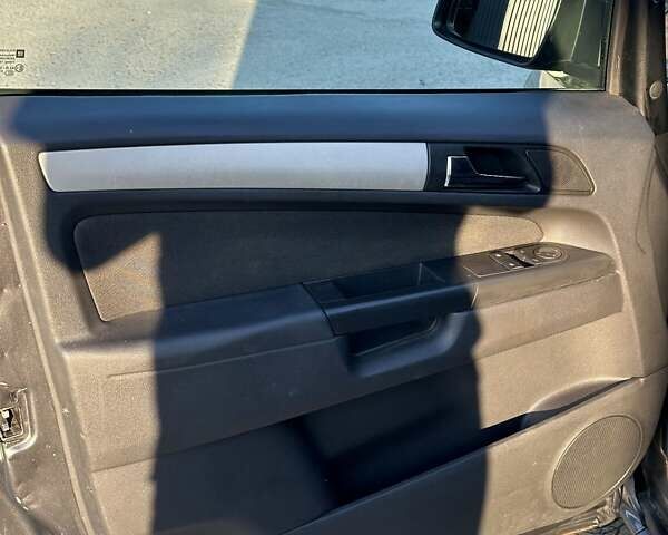 Серый Опель Зафира, объемом двигателя 1.7 л и пробегом 310 тыс. км за 5800 $, фото 32 на Automoto.ua