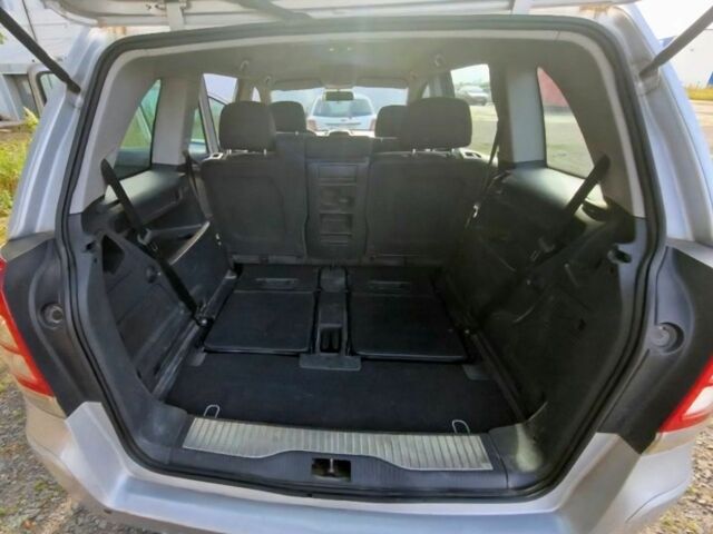 Серый Опель Зафира, объемом двигателя 0 л и пробегом 283 тыс. км за 2999 $, фото 4 на Automoto.ua