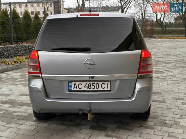 Серый Опель Зафира, объемом двигателя 1.69 л и пробегом 280 тыс. км за 4200 $, фото 7 на Automoto.ua