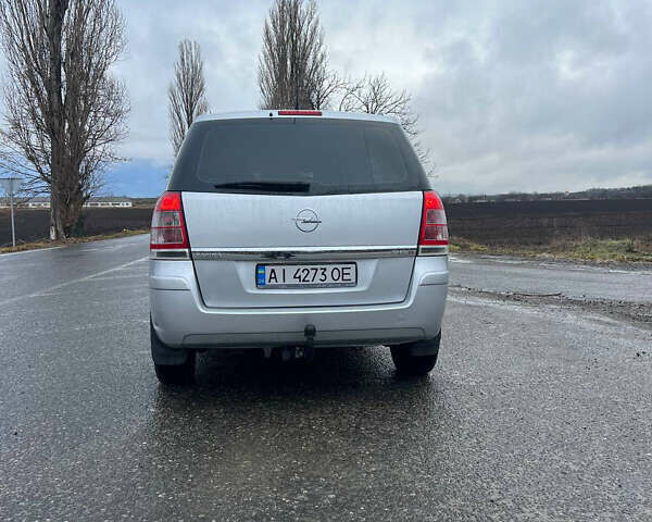 Серый Опель Зафира, объемом двигателя 1.69 л и пробегом 300 тыс. км за 6000 $, фото 3 на Automoto.ua