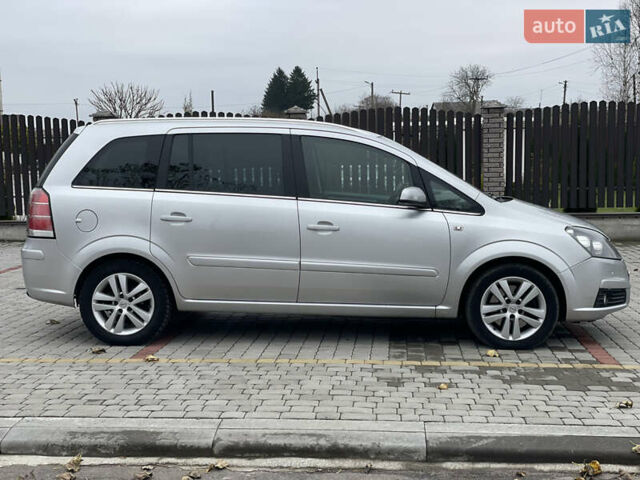 Серый Опель Зафира, объемом двигателя 1.9 л и пробегом 270 тыс. км за 5800 $, фото 3 на Automoto.ua