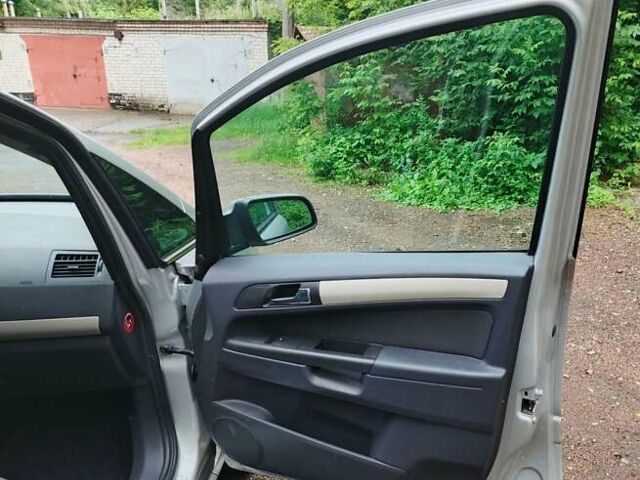 Сірий Опель Зафіра, об'ємом двигуна 1.8 л та пробігом 235 тис. км за 6400 $, фото 30 на Automoto.ua