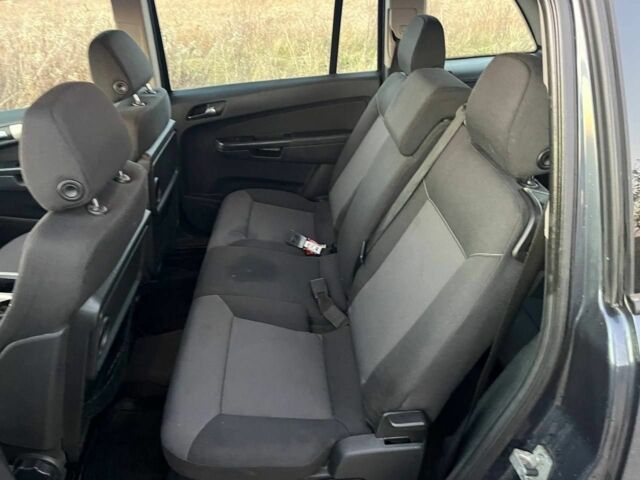 Серый Опель Зафира, объемом двигателя 1.9 л и пробегом 281 тыс. км за 2800 $, фото 8 на Automoto.ua