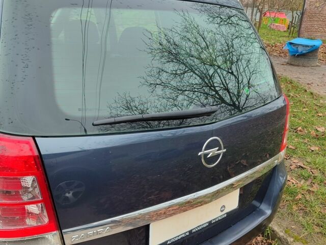 Серый Опель Зафира, объемом двигателя 1 л и пробегом 190 тыс. км за 5500 $, фото 6 на Automoto.ua