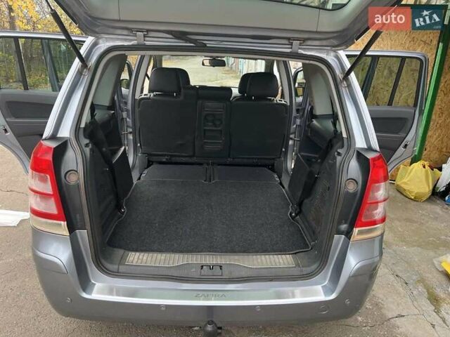 Серый Опель Зафира, объемом двигателя 1.6 л и пробегом 140 тыс. км за 7500 $, фото 30 на Automoto.ua