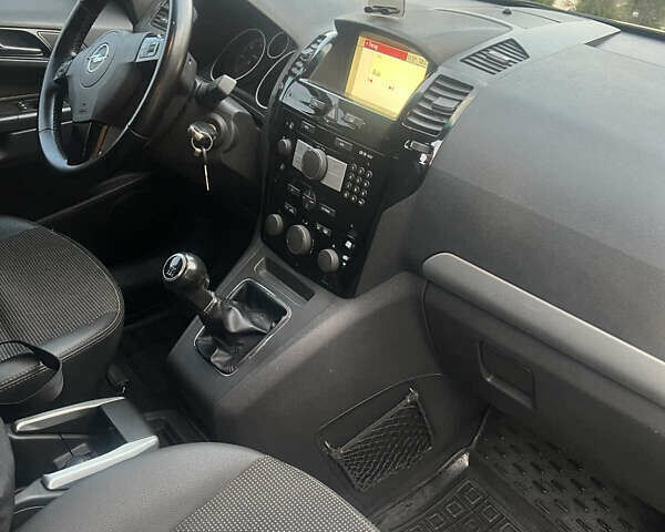 Серый Опель Зафира, объемом двигателя 1.69 л и пробегом 280 тыс. км за 5300 $, фото 8 на Automoto.ua