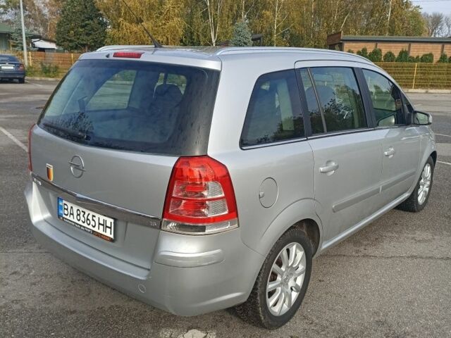 Серый Опель Зафира, объемом двигателя 1.6 л и пробегом 177 тыс. км за 6300 $, фото 2 на Automoto.ua