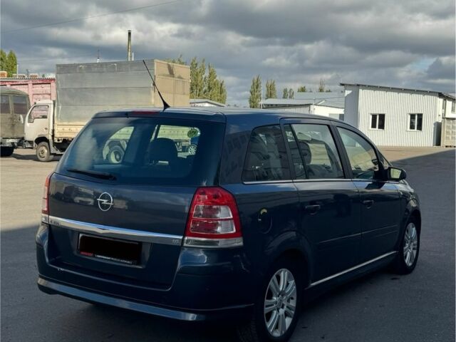 Серый Опель Зафира, объемом двигателя 1.6 л и пробегом 200 тыс. км за 2800 $, фото 5 на Automoto.ua