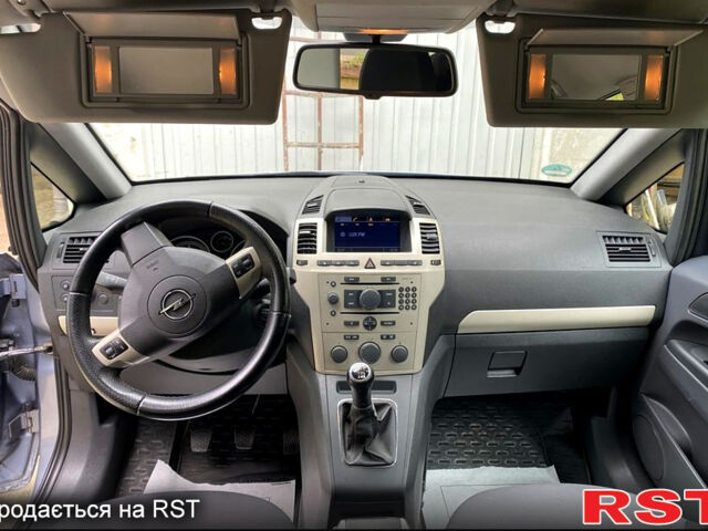 Серый Опель Зафира, объемом двигателя 1.7 л и пробегом 235 тыс. км за 5500 $, фото 13 на Automoto.ua