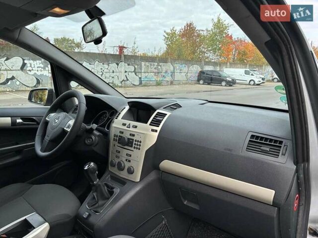 Серый Опель Зафира, объемом двигателя 1.6 л и пробегом 249 тыс. км за 6150 $, фото 20 на Automoto.ua