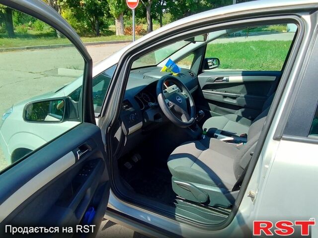 Серый Опель Зафира, объемом двигателя 1.6 л и пробегом 220 тыс. км за 6200 $, фото 7 на Automoto.ua