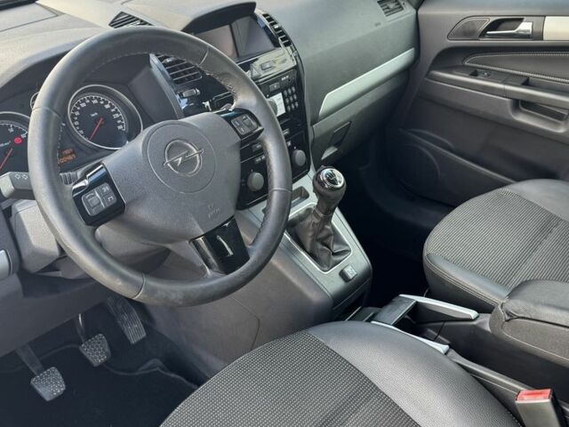 Серый Опель Зафира, объемом двигателя 1.6 л и пробегом 200 тыс. км за 2800 $, фото 9 на Automoto.ua