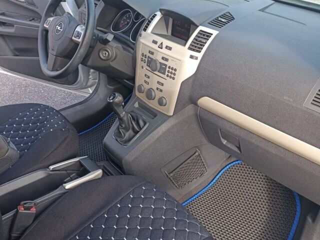 Серый Опель Зафира, объемом двигателя 1.6 л и пробегом 177 тыс. км за 6300 $, фото 5 на Automoto.ua