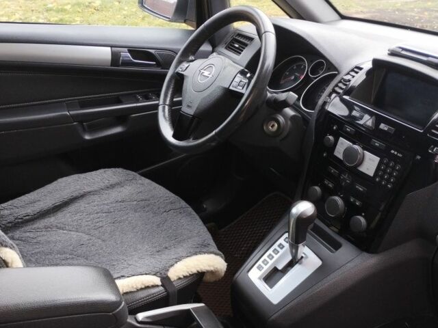 Серый Опель Зафира, объемом двигателя 1.9 л и пробегом 336 тыс. км за 6300 $, фото 4 на Automoto.ua