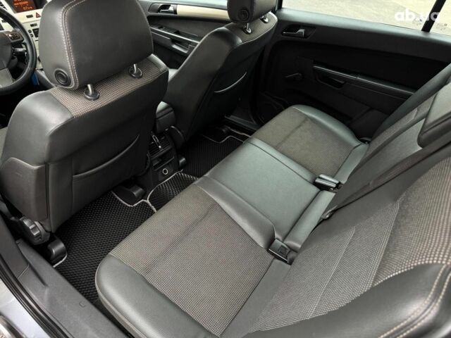 Серый Опель Зафира, объемом двигателя 1.9 л и пробегом 345 тыс. км за 6590 $, фото 31 на Automoto.ua