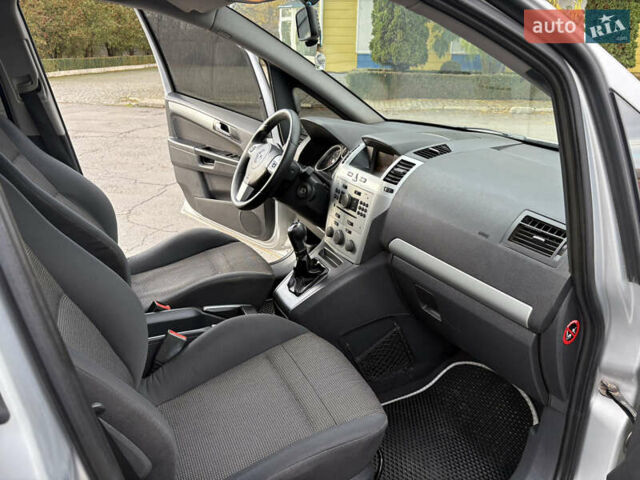 Опель Зафіра 2008 у Кривому Розі на Automoto.ua Сірий Опель Зафіра, об'ємом двигуна 2.2 л та пробігом 194 тис. км за 6499 $, фото 12 на Automoto.ua
