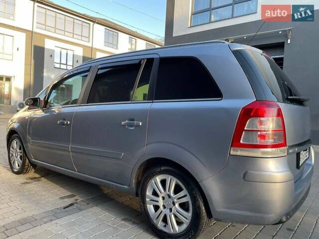 Серый Опель Зафира, объемом двигателя 1.9 л и пробегом 245 тыс. км за 5500 $, фото 3 на Automoto.ua