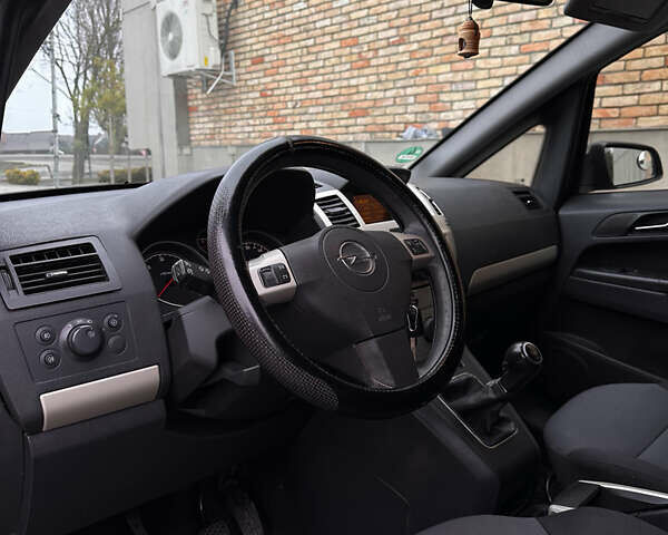 Серый Опель Зафира, объемом двигателя 1.69 л и пробегом 280 тыс. км за 4200 $, фото 34 на Automoto.ua