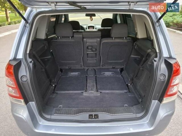 Серый Опель Зафира, объемом двигателя 1.6 л и пробегом 197 тыс. км за 6600 $, фото 22 на Automoto.ua