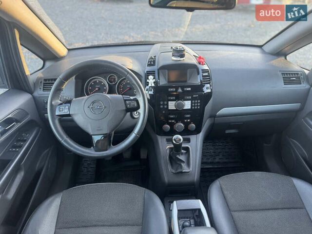 Серый Опель Зафира, объемом двигателя 1.7 л и пробегом 195 тыс. км за 5999 $, фото 22 на Automoto.ua