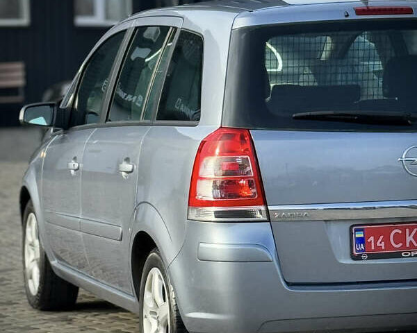 Серый Опель Зафира, объемом двигателя 1.6 л и пробегом 250 тыс. км за 6350 $, фото 6 на Automoto.ua
