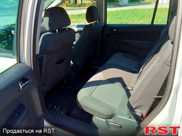 Серый Опель Зафира, объемом двигателя 1.6 л и пробегом 220 тыс. км за 6200 $, фото 4 на Automoto.ua