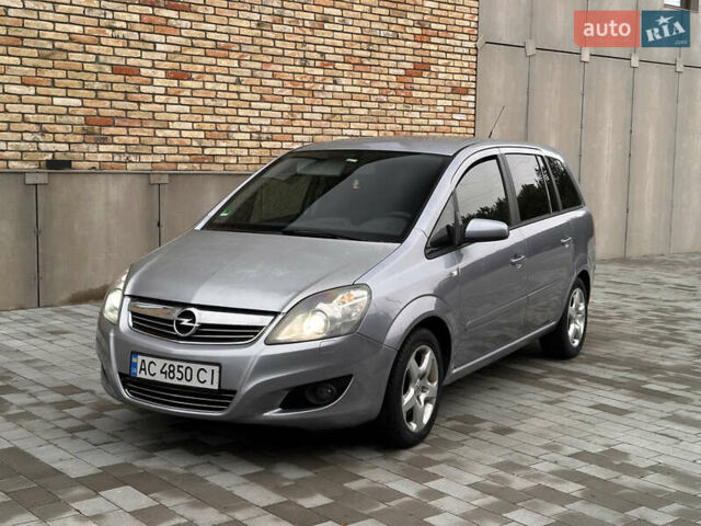Серый Опель Зафира, объемом двигателя 1.69 л и пробегом 280 тыс. км за 4200 $, фото 4 на Automoto.ua