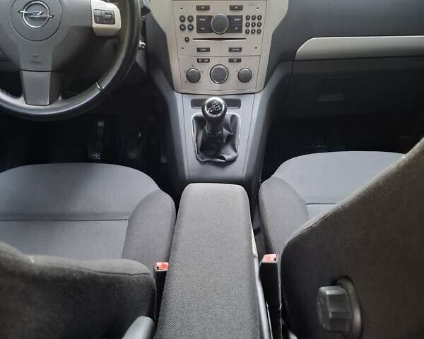 Серый Опель Зафира, объемом двигателя 1.6 л и пробегом 197 тыс. км за 6600 $, фото 16 на Automoto.ua