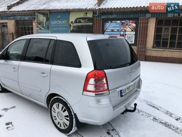 Серый Опель Зафира, объемом двигателя 1.6 л и пробегом 292 тыс. км за 5900 $, фото 4 на Automoto.ua