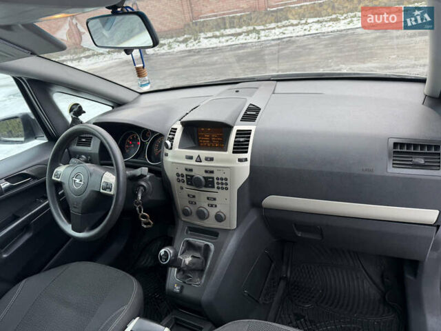 Серый Опель Зафира, объемом двигателя 1.8 л и пробегом 218 тыс. км за 5000 $, фото 17 на Automoto.ua