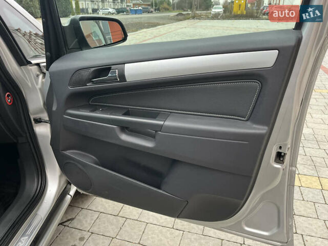 Серый Опель Зафира, объемом двигателя 1.7 л и пробегом 222 тыс. км за 6600 $, фото 20 на Automoto.ua