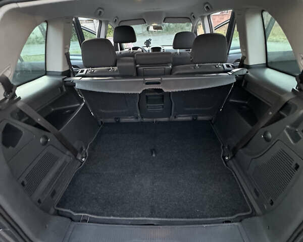 Серый Опель Зафира, объемом двигателя 1.9 л и пробегом 254 тыс. км за 7700 $, фото 43 на Automoto.ua