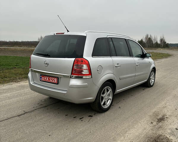 Серый Опель Зафира, объемом двигателя 1.6 л и пробегом 217 тыс. км за 6250 $, фото 3 на Automoto.ua