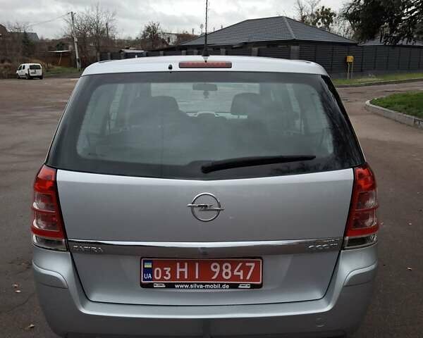 Серый Опель Зафира, объемом двигателя 1.6 л и пробегом 191 тыс. км за 5800 $, фото 12 на Automoto.ua