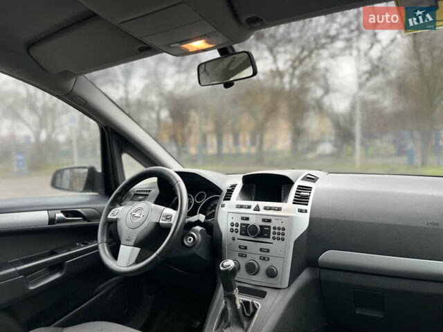 Серый Опель Зафира, объемом двигателя 1.6 л и пробегом 242 тыс. км за 6599 $, фото 10 на Automoto.ua