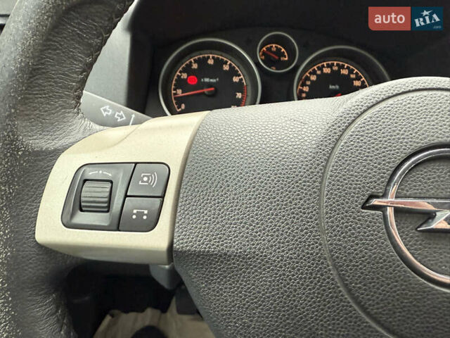 Серый Опель Зафира, объемом двигателя 1.6 л и пробегом 290 тыс. км за 5750 $, фото 22 на Automoto.ua