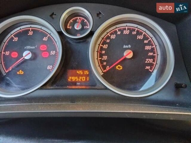 Серый Опель Зафира, объемом двигателя 1.7 л и пробегом 295 тыс. км за 5900 $, фото 6 на Automoto.ua