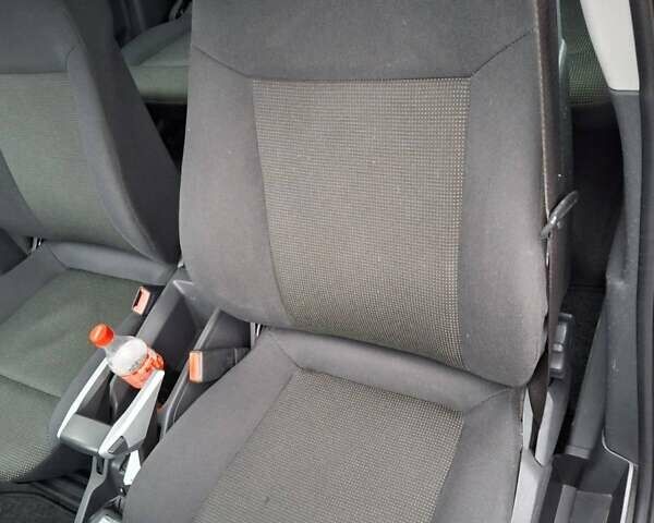 Серый Опель Зафира, объемом двигателя 1.6 л и пробегом 190 тыс. км за 5600 $, фото 15 на Automoto.ua