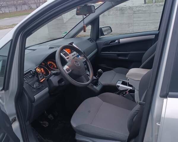 Серый Опель Зафира, объемом двигателя 1.8 л и пробегом 210 тыс. км за 7600 $, фото 17 на Automoto.ua