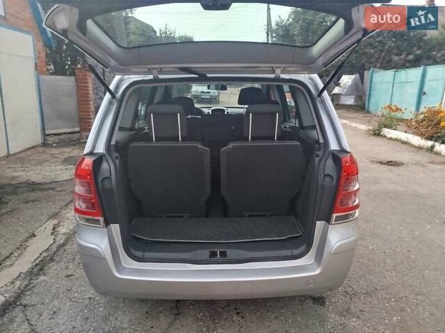 Серый Опель Зафира, объемом двигателя 1.8 л и пробегом 208 тыс. км за 6800 $, фото 11 на Automoto.ua