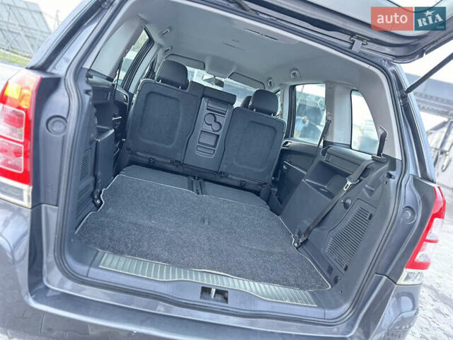 Серый Опель Зафира, объемом двигателя 1.6 л и пробегом 181 тыс. км за 6500 $, фото 78 на Automoto.ua