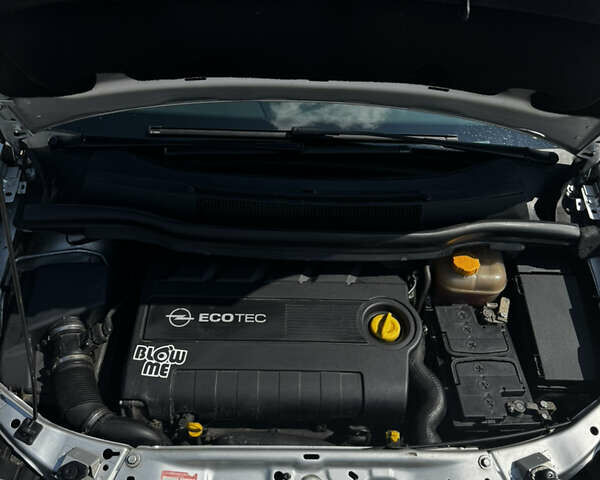 Серый Опель Зафира, объемом двигателя 1.91 л и пробегом 220 тыс. км за 8000 $, фото 38 на Automoto.ua