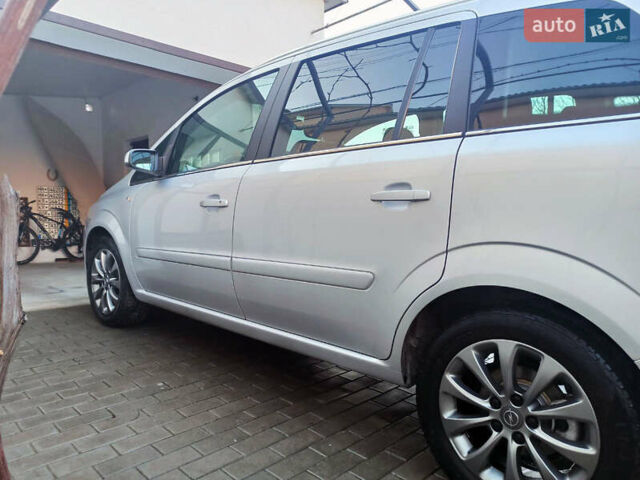 Серый Опель Зафира, объемом двигателя 2.2 л и пробегом 139 тыс. км за 7400 $, фото 5 на Automoto.ua