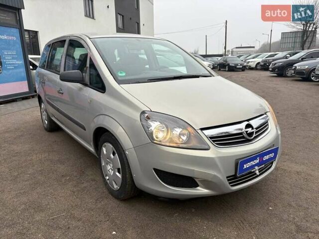 Серый Опель Зафира, объемом двигателя 1.8 л и пробегом 146 тыс. км за 8300 $, фото 2 на Automoto.ua