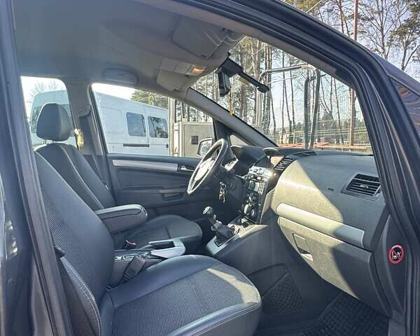 Серый Опель Зафира, объемом двигателя 1.69 л и пробегом 271 тыс. км за 7000 $, фото 5 на Automoto.ua